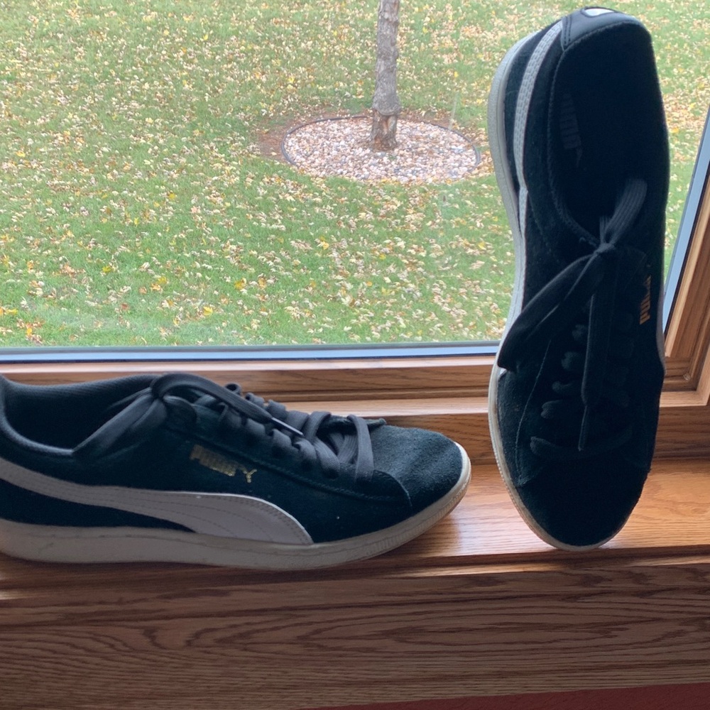 Puma Men's Black and White Sneakers